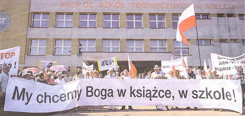 Źródło: "Nasz Dziennik", nr 204 (8073), 03.09.2024 r., str. 1 My chcemy Boga w książce, w szkole